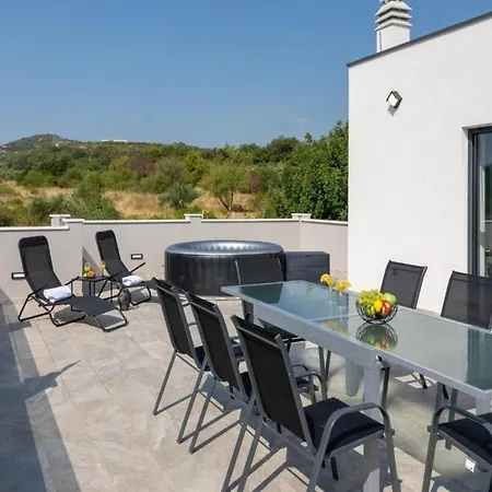 Elegant Oasis With Pool,jacuzzi And Relaxing Area * Kastel Novi