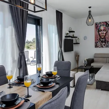 Elegant Oasis With Pool,jacuzzi And Relaxing Area * Kastel Novi