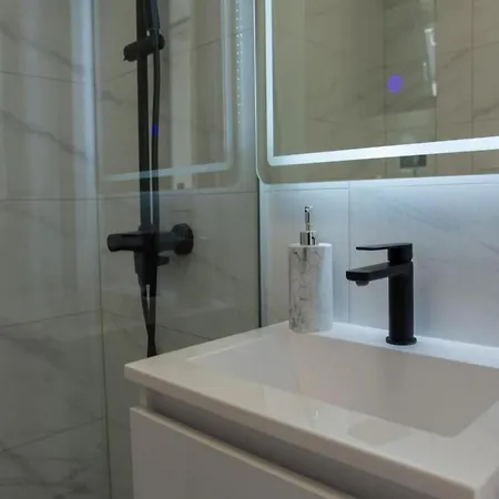 Elegant Oasis With Pool,jacuzzi And Relaxing Area *