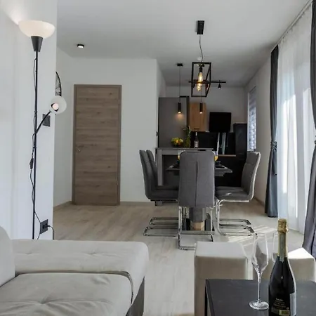 Vila Elegant Oasis With Pool,jacuzzi And Relaxing Area *