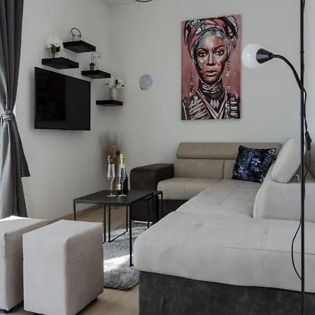 Elegant Oasis With Pool,jacuzzi And Relaxing Area Vila *