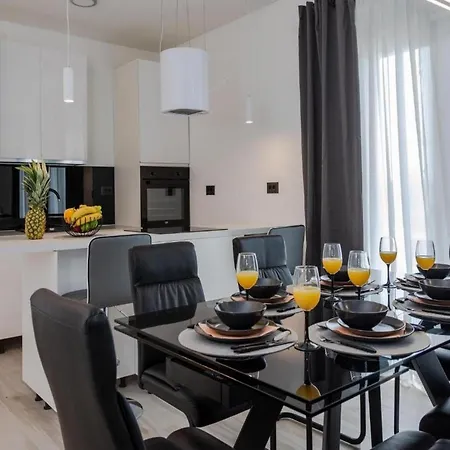 Vila Elegant Oasis With Pool,jacuzzi And Relaxing Area *